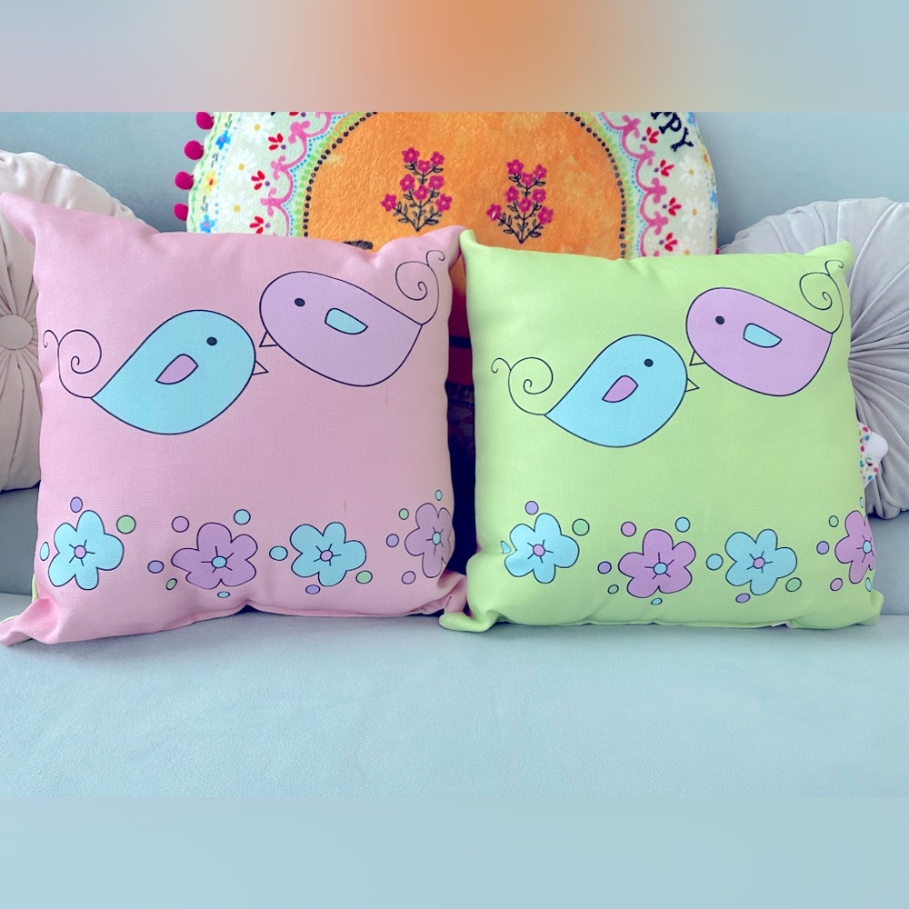 🩷BUNDLE of 2 OUTDOOR “BIRDIE” 16x16 THROW PILLOWS,REVERSIBLE